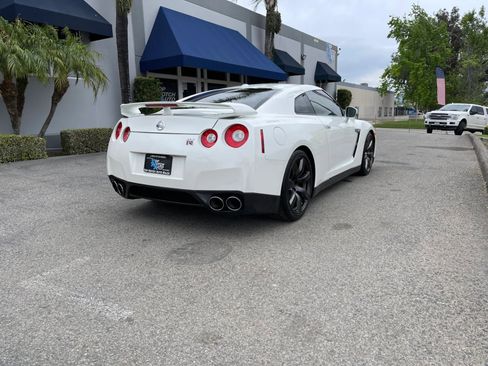 Used 2010 Nissan GT-R Premium image 5
