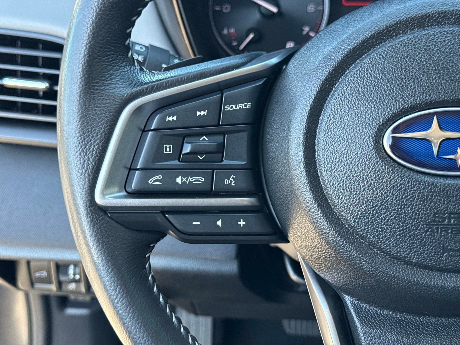 Used 2024 Subaru Outback Premium AWD/4WD image 32