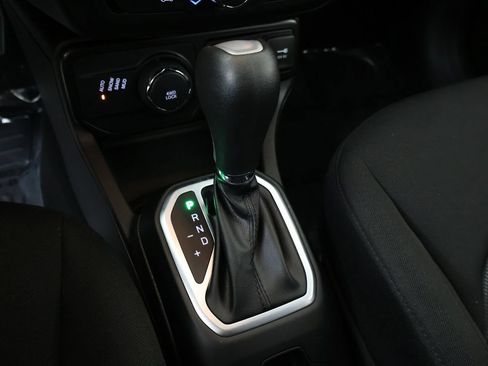 Used 2023 Jeep Renegade Latitude AWD/4WD image 48