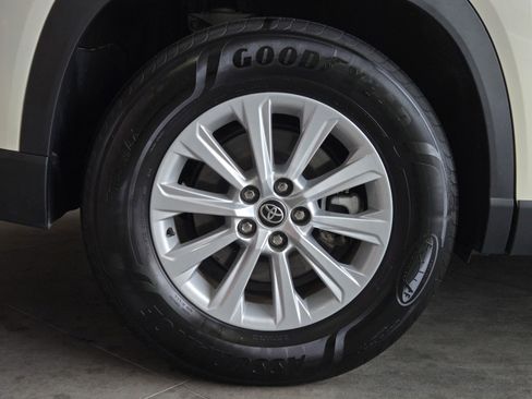 Certified 2024 Toyota Grand Highlander XLE image 5