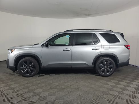 New 2026 Honda Pilot Sport image 7