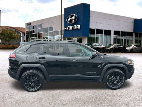 Used 2020 Jeep Cherokee Trailhawk image 6