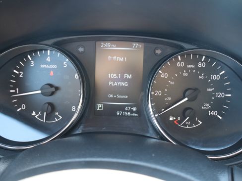 Used 2017 Nissan Rogue SV AWD/4WD image 23