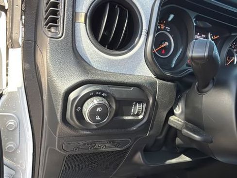 Used 2025 Jeep Gladiator Nighthawk image 19