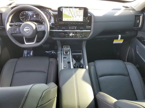 New 2025 Nissan Pathfinder SL w/ SL Premium Package image 10