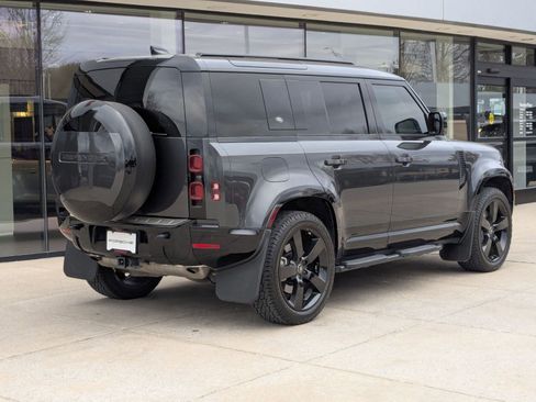 Used 2024 Land Rover Defender 110 X-Dynamic SE image 9