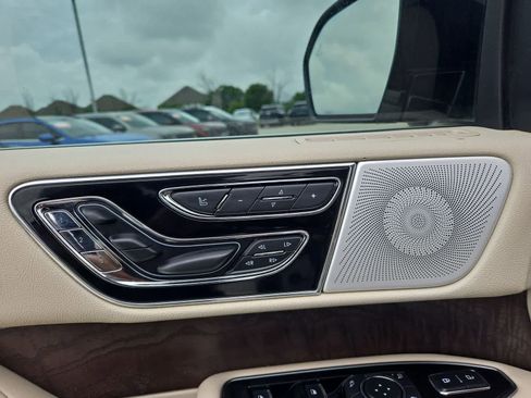 Used 2019 Lincoln Navigator Reserve AWD/4WD image 15
