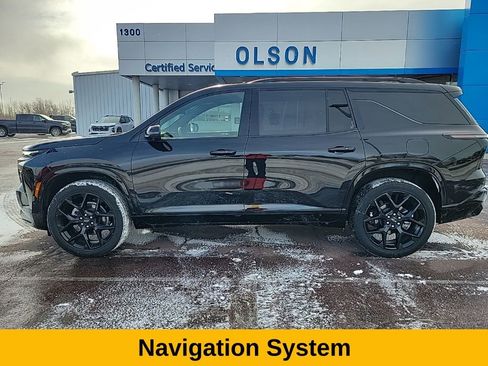 Used 2025 Chevrolet Traverse RS image 3