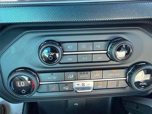 Used 2023 Ford Bronco Outer Banks w/ Sasquatch Package AWD/4WD image 33