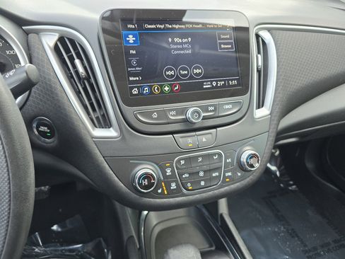 Used 2023 Chevrolet Malibu LT image 34