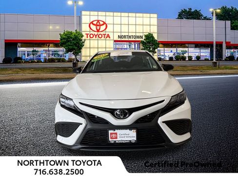 Used 2023 Toyota Camry SE image 5