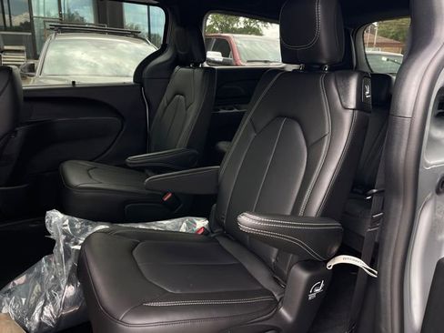 New 2026 Chrysler Voyager LX image 20