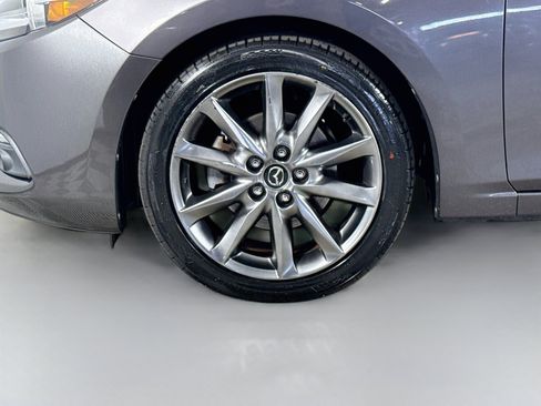 Used 2018 MAZDA MAZDA3 Grand Touring w/ Premium Equipment Package FWD image 38