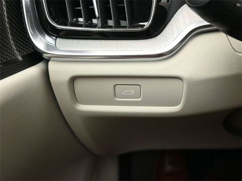 Used 2024 Volvo V60 B5 Cross Country Plus image 28