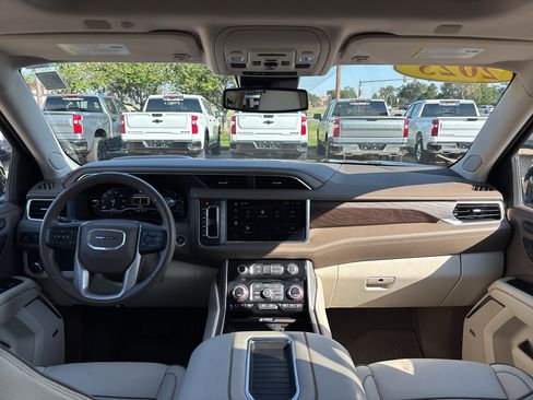 Used 2023 GMC Yukon Denali AWD/4WD image 9