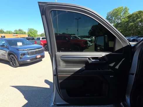 Used 2024 GMC Sierra 2500 AT4 w/ AT4 Premium Plus Package AWD/4WD image 14