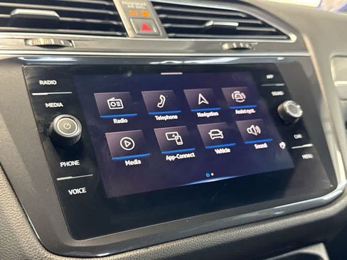 Certified 2023 Volkswagen Tiguan SE R-Line FWD image 17