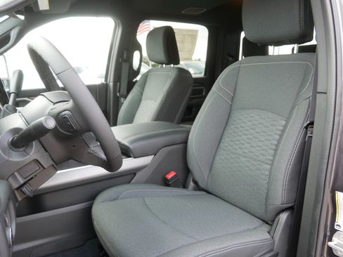 New 2026 RAM 3500 Big Horn AWD/4WD image 4
