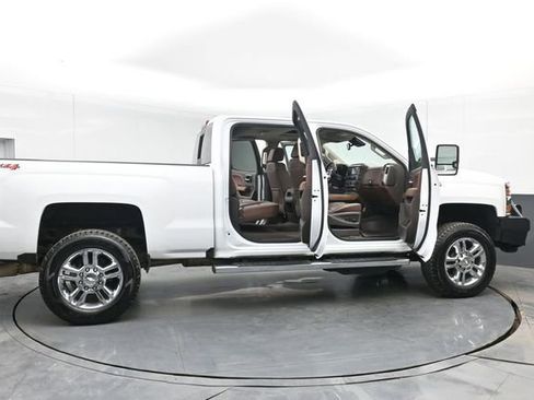 Used 2019 Chevrolet Silverado 2500 High Country w/ Duramax Plus Package image 52