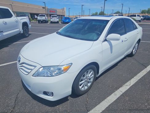 Used 2011 Toyota Camry XLE w/ XLE Extra-Value Pkg #2 FWD image 4
