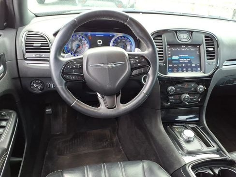 Used 2018 Chrysler 300 S AWD/4WD image 12