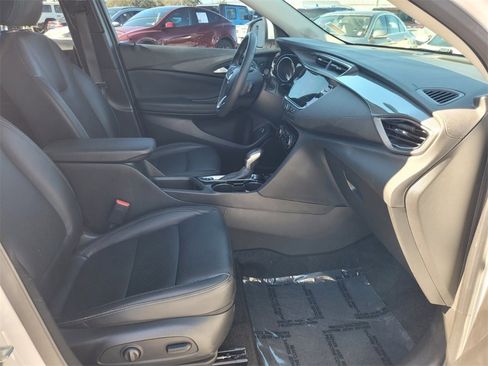 Used 2022 Buick Encore GX Essence image 14