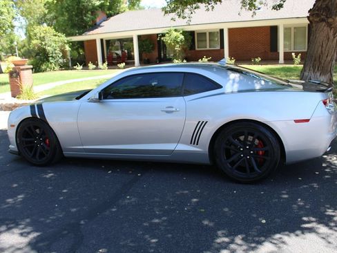 Used 2013 Chevrolet Camaro SS w/ SS Performance Package RWD image 28