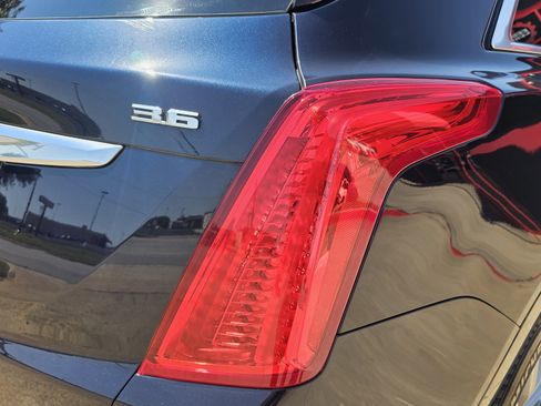 Used 2017 Cadillac XT5 Luxury w/ Driver Awareness Package image 9