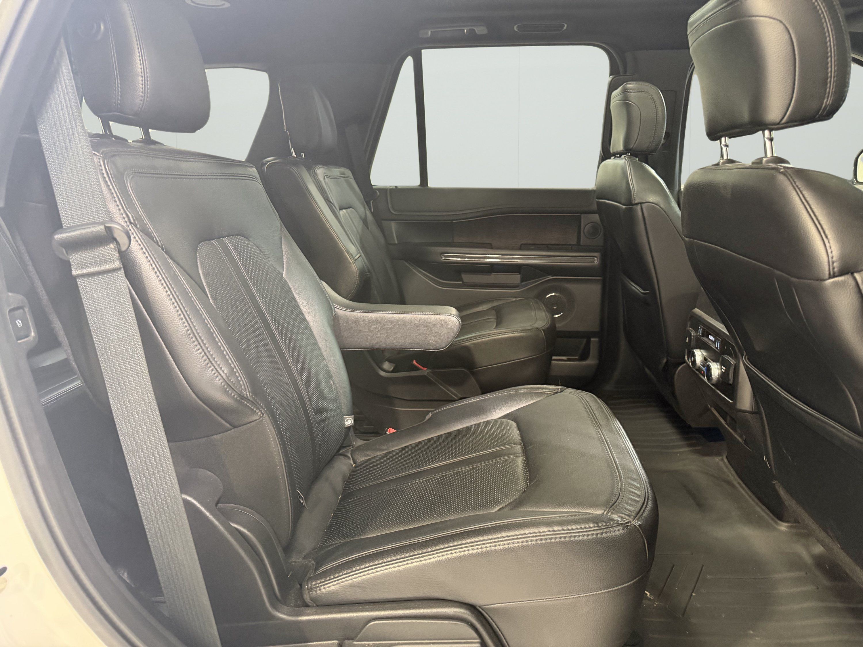 Used 2019 Ford Expedition Limited w/ Equipment Group 302A RWD image 13