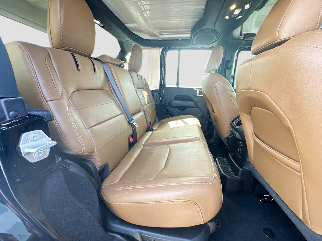 Used 2023 Jeep Wrangler Unlimited Sahara w/ Cold Weather Group AWD/4WD image 31