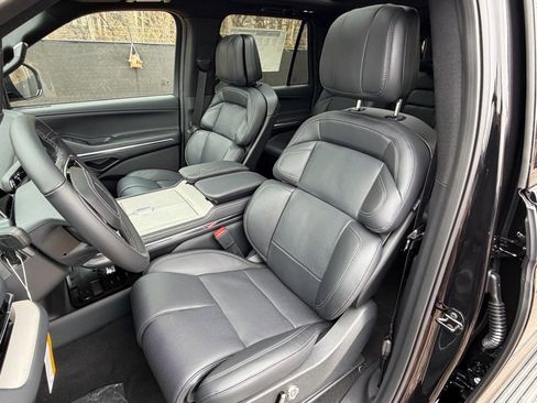 New 2025 Lincoln Navigator L Reserve w/ Jet Appearance Package image 26