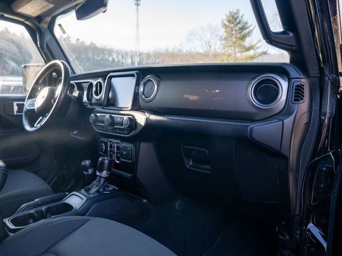 Used 2018 Jeep Wrangler Unlimited Sahara image 11