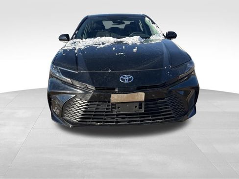 Used 2025 Toyota Camry LE image 9