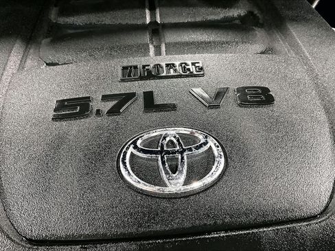 Used 2018 Toyota Tundra SR5 w/ TRD Off Road Package AWD/4WD image 32