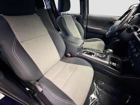 Used 2020 Toyota Tacoma TRD Off-Road w/ Technology Package AWD/4WD image 15