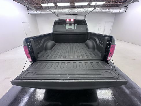 Used 2019 RAM 1500 Classic SLT w/ Luxury Group AWD/4WD image 27