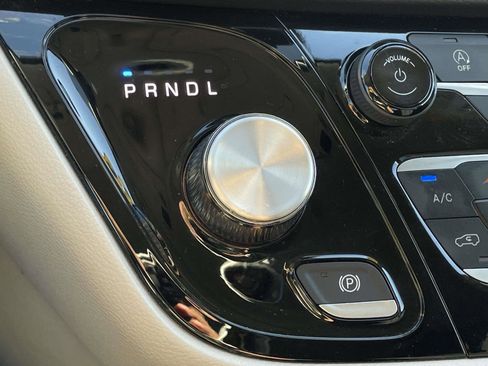 Used 2024 Chrysler Voyager LX image 28