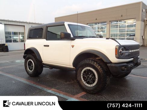Used 2023 Ford Bronco Badlands w/ Sasquatch Package AWD/4WD image 2