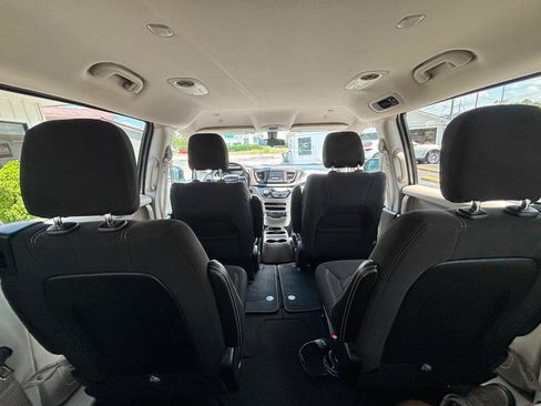 Used 2021 Chrysler Voyager LX FWD image 34