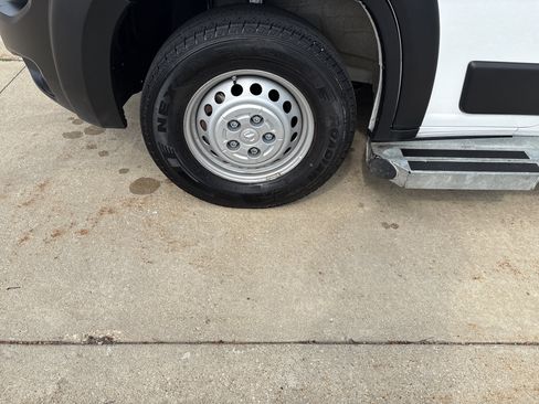 Used 2025 RAM ProMaster 2500 w/ U-Haul Equipment Group FWD image 4