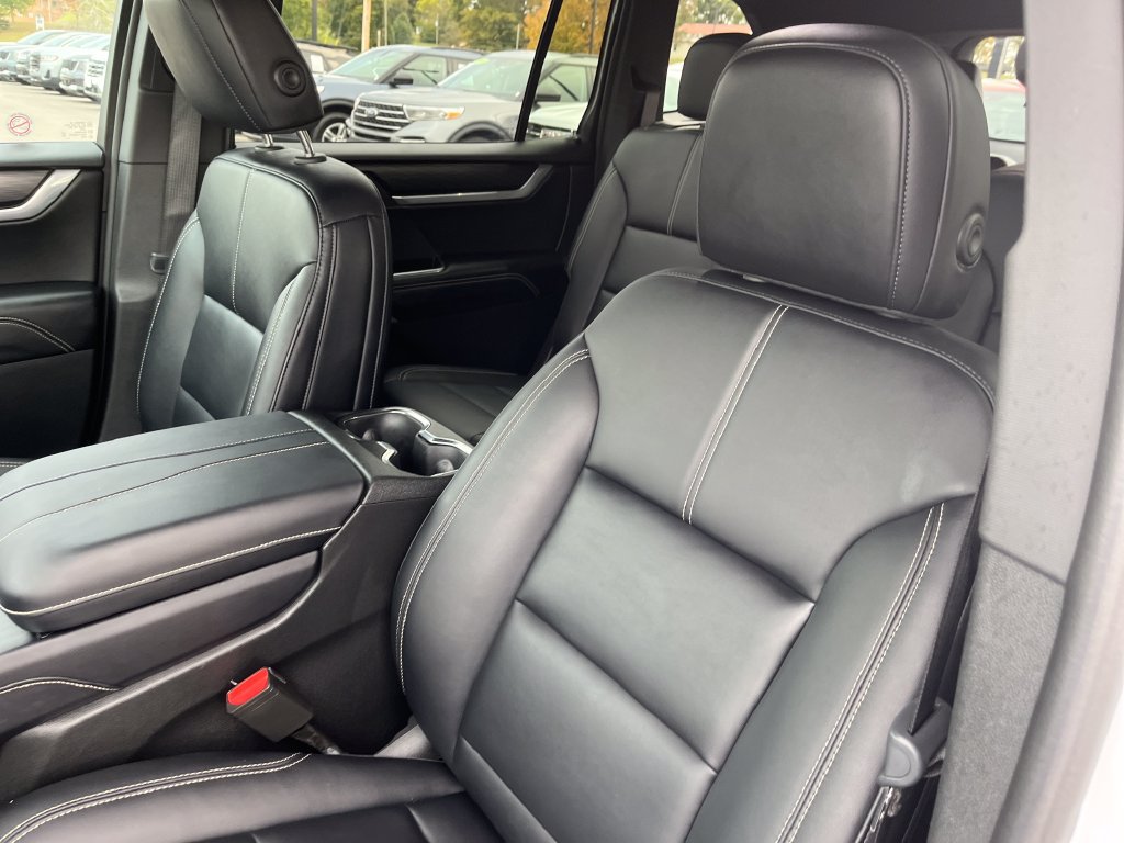 Used 2026 GMC Acadia Elevation w/ Elevation Premium Package FWD image 12