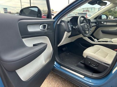 Used 2024 Volvo XC40 B5 Plus w/ Protection Package Premier AWD/4WD image 26
