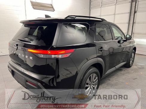 Used 2025 Nissan Pathfinder SV FWD image 9