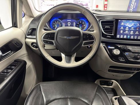 Used 2019 Chrysler Pacifica Limited FWD image 28