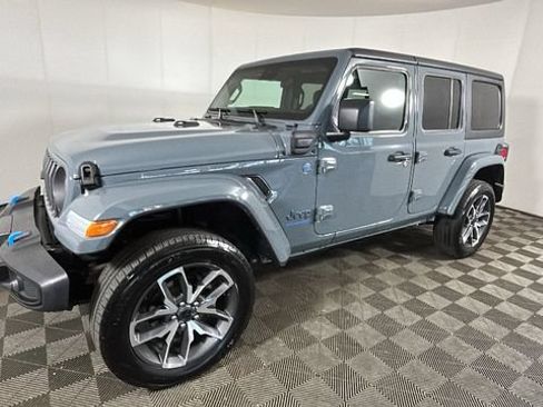 Used 2024 Jeep Wrangler Unlimited w/ Convenience Group AWD/4WD image 6