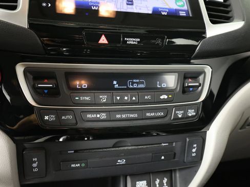 Used 2016 Honda Pilot Touring image 39