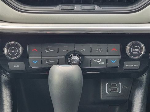 Used 2023 Jeep Compass Limited image 29