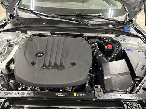 Used 2025 Volvo V60 B5 Cross Country Plus image 25