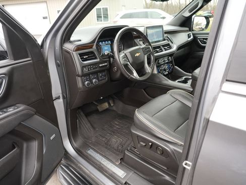 Used 2021 Chevrolet Suburban Premier w/ Premium Package AWD/4WD image 13