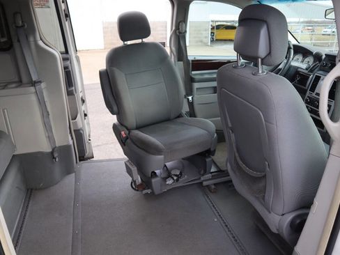 Used 2010 Chrysler Town & Country Touring image 28